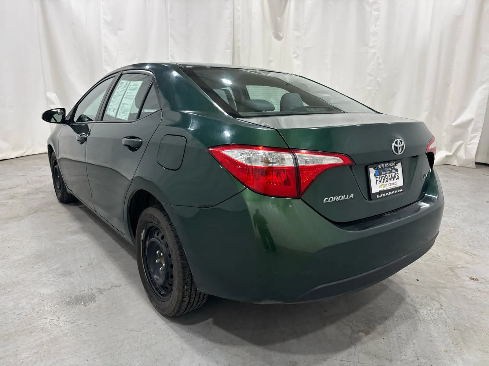 Used 2016 Green Toyota LE image 3