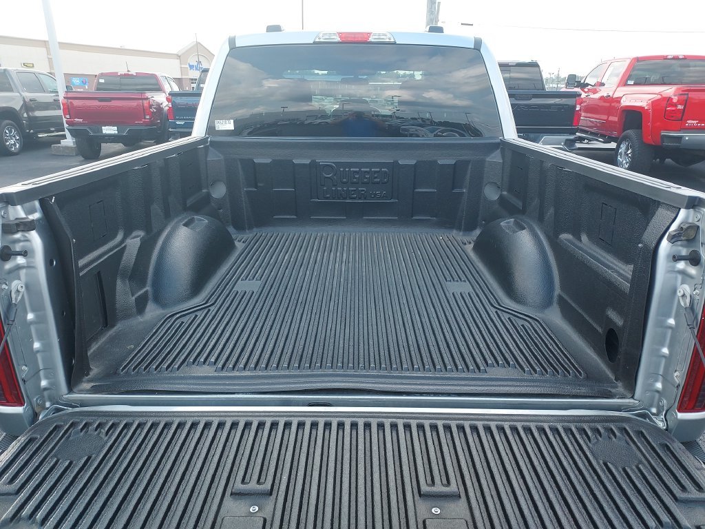 Used 2025 Silver Ford XLT image 9
