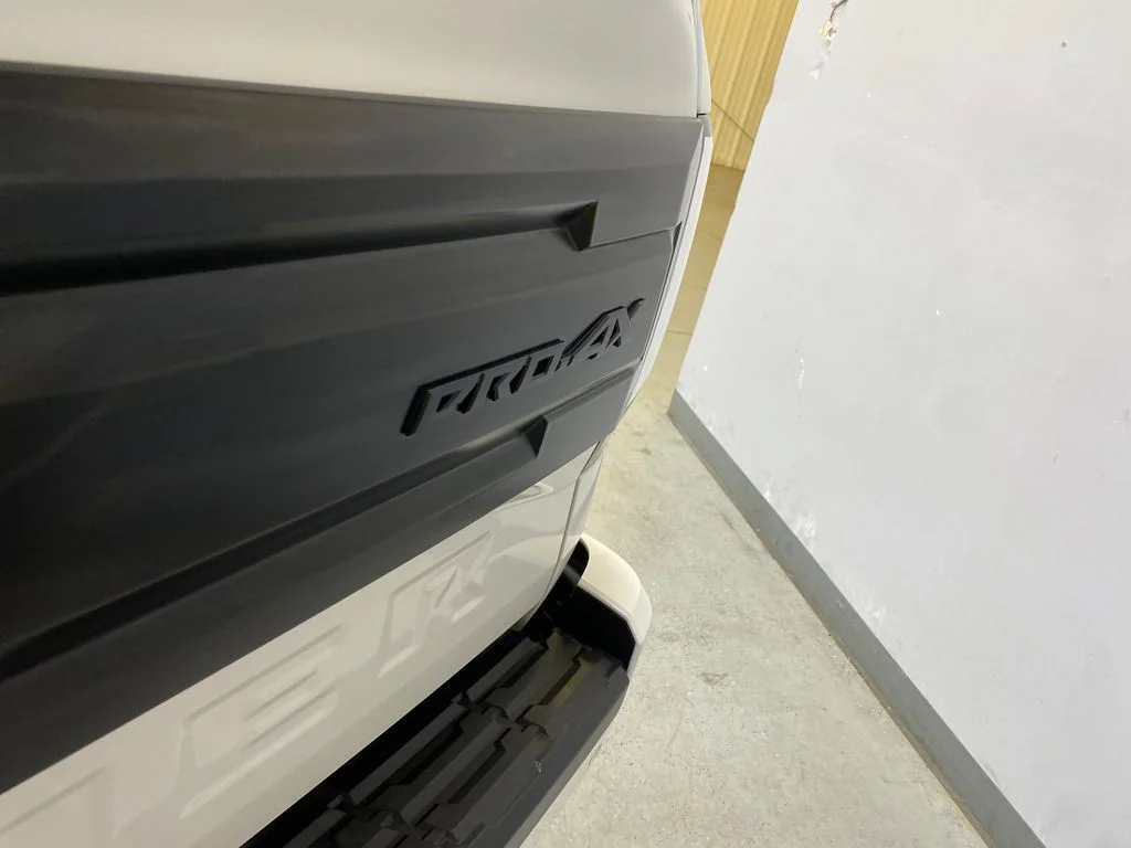 Used 2025 White Nissan PRO-4X image 19
