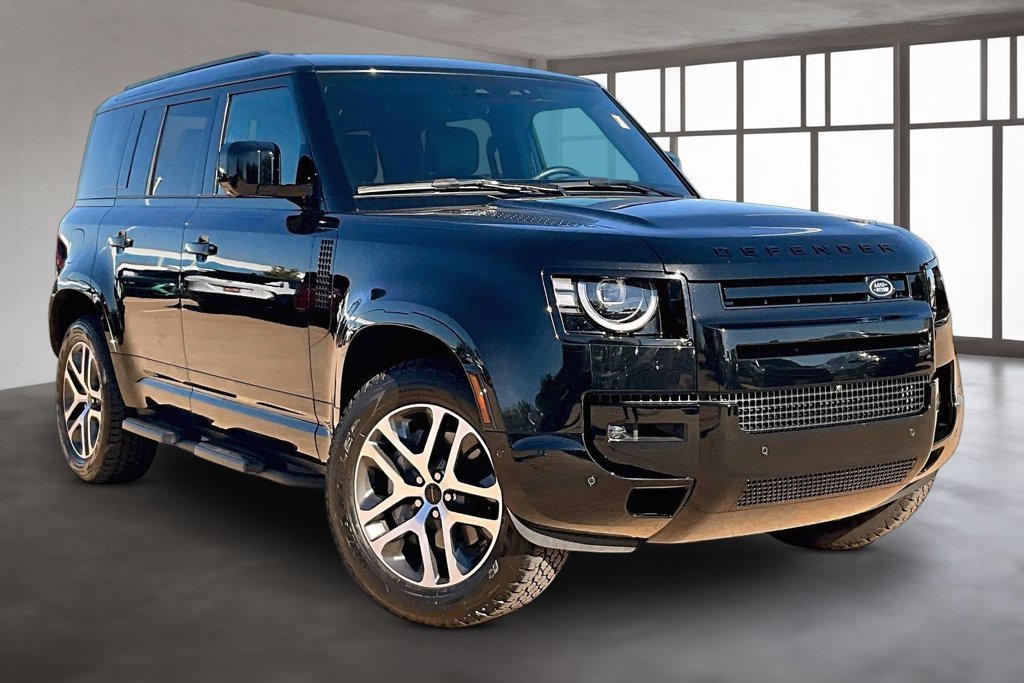Used 2026 Black Land Rover X-Dynamic SE image 10