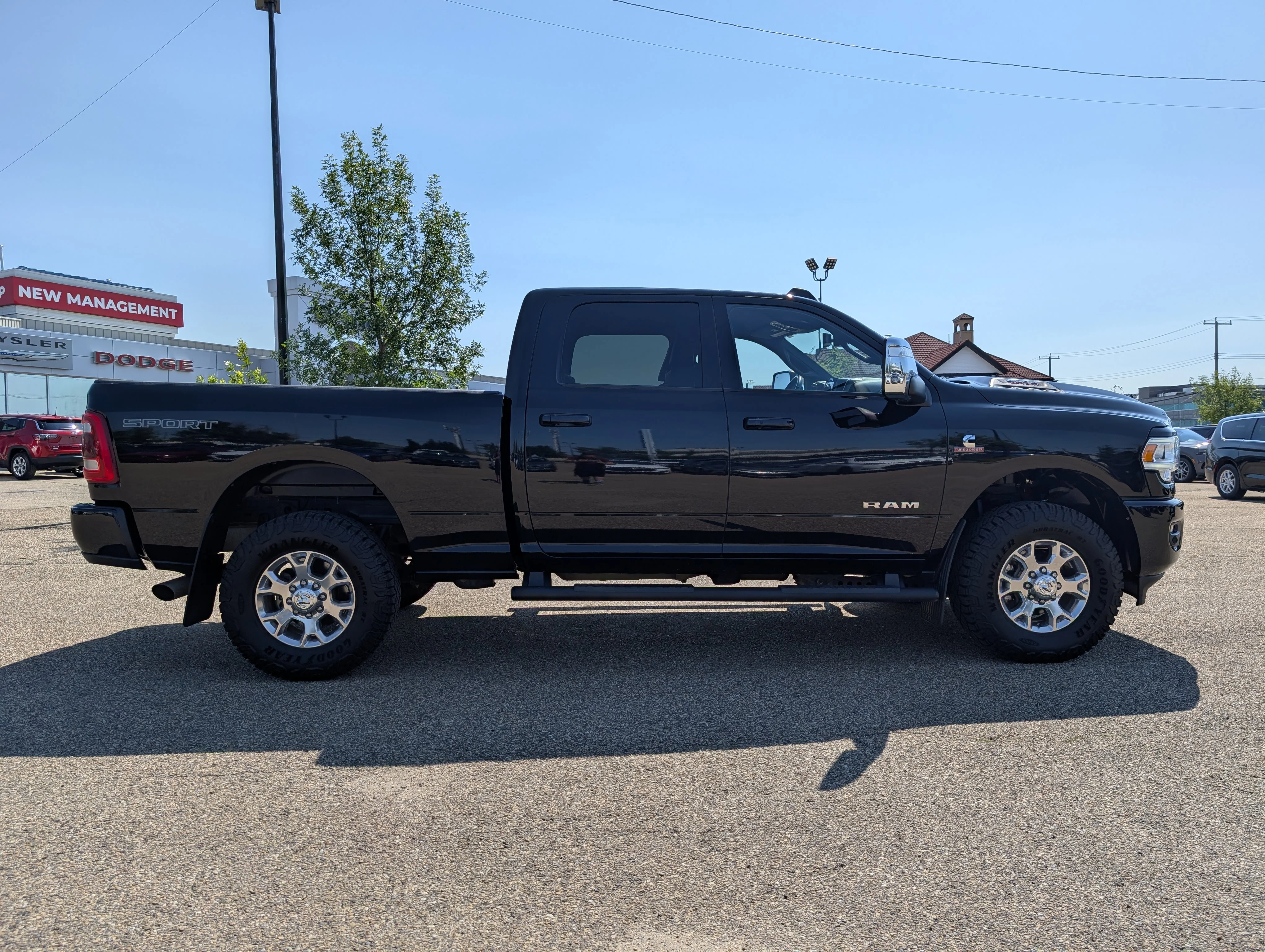 Used 2023 Diamond Black Crystal Pearlcoat Ram Laramie image 8