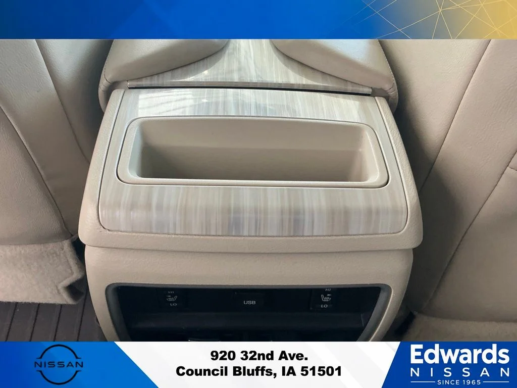 Used 2018 Red Nissan SL image 17