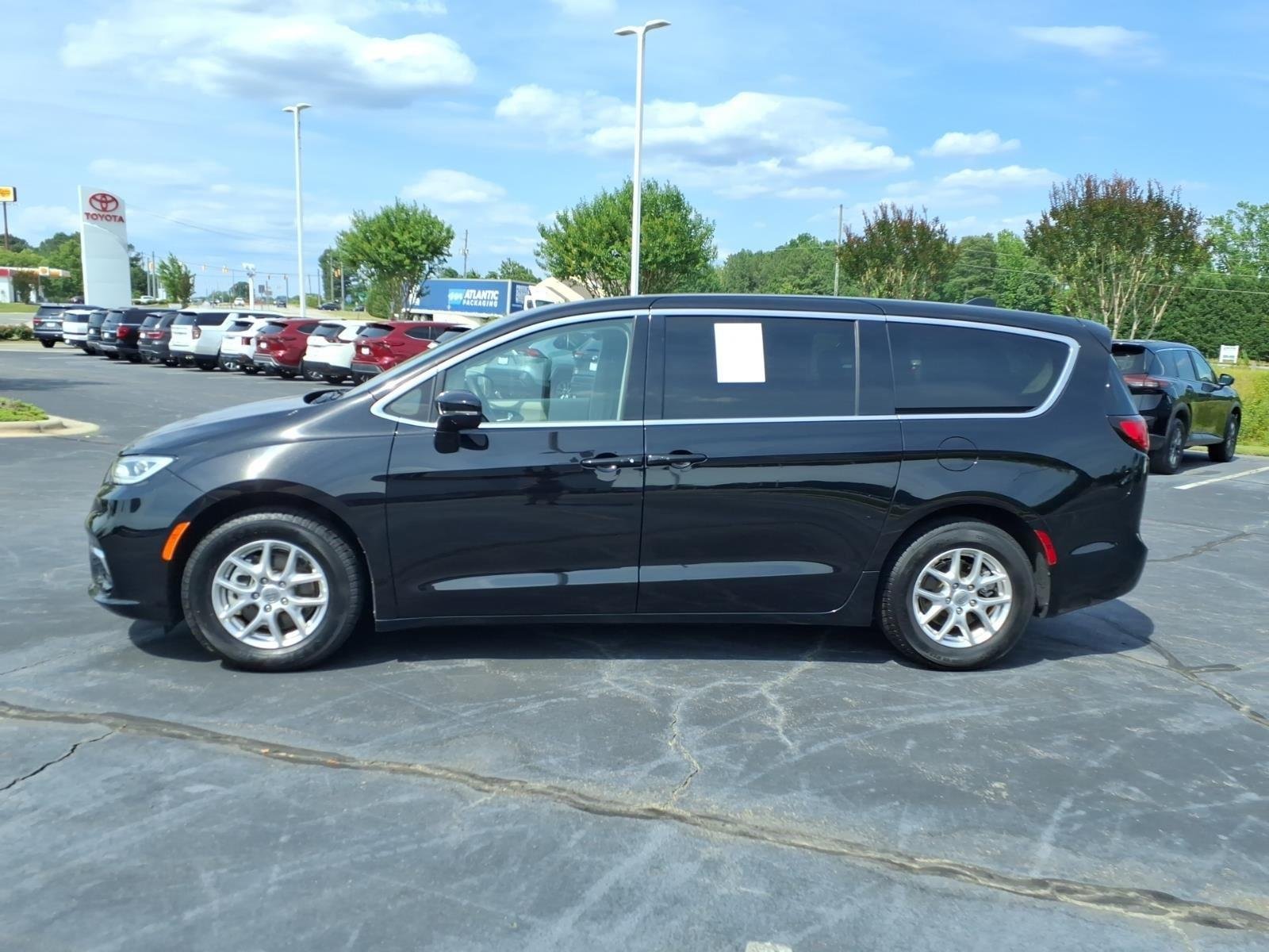 Used 2024 Diamond Black Crystal Pearlcoat Chrysler Touring L image 3