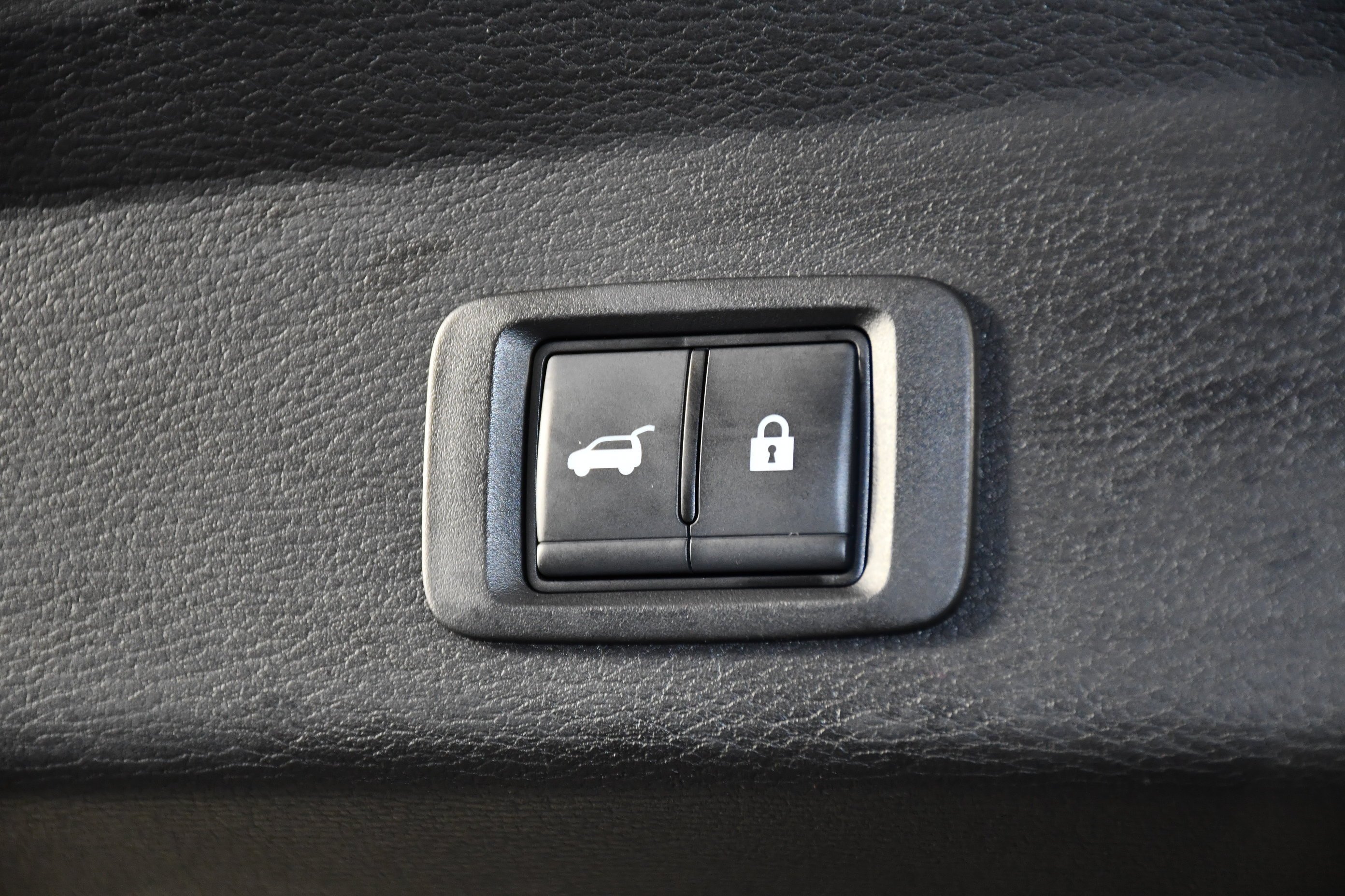 Certified Used 2024 White Diamond Mitsubishi SE image 48