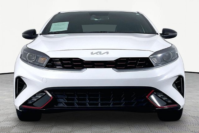 Used 2022 White Kia GT-Line image 2