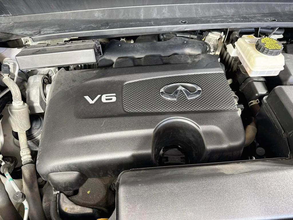 Certified Used 2019 White INFINITI LUXE image 43