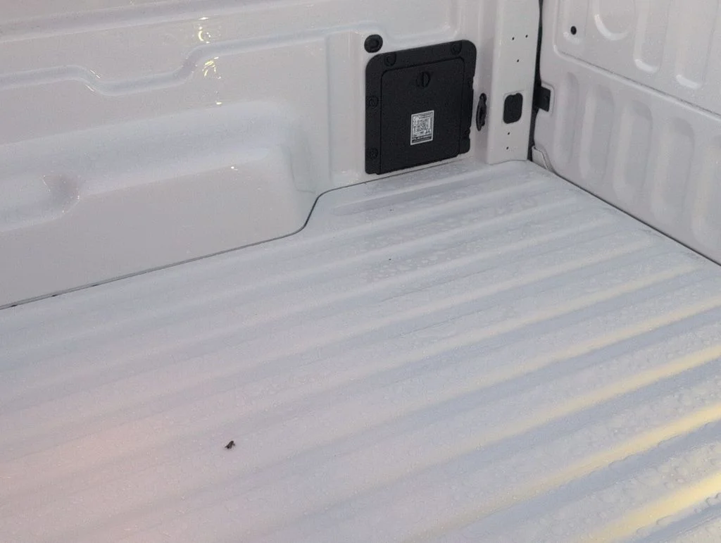 New 2025 Oxford White Ford XLT image 9