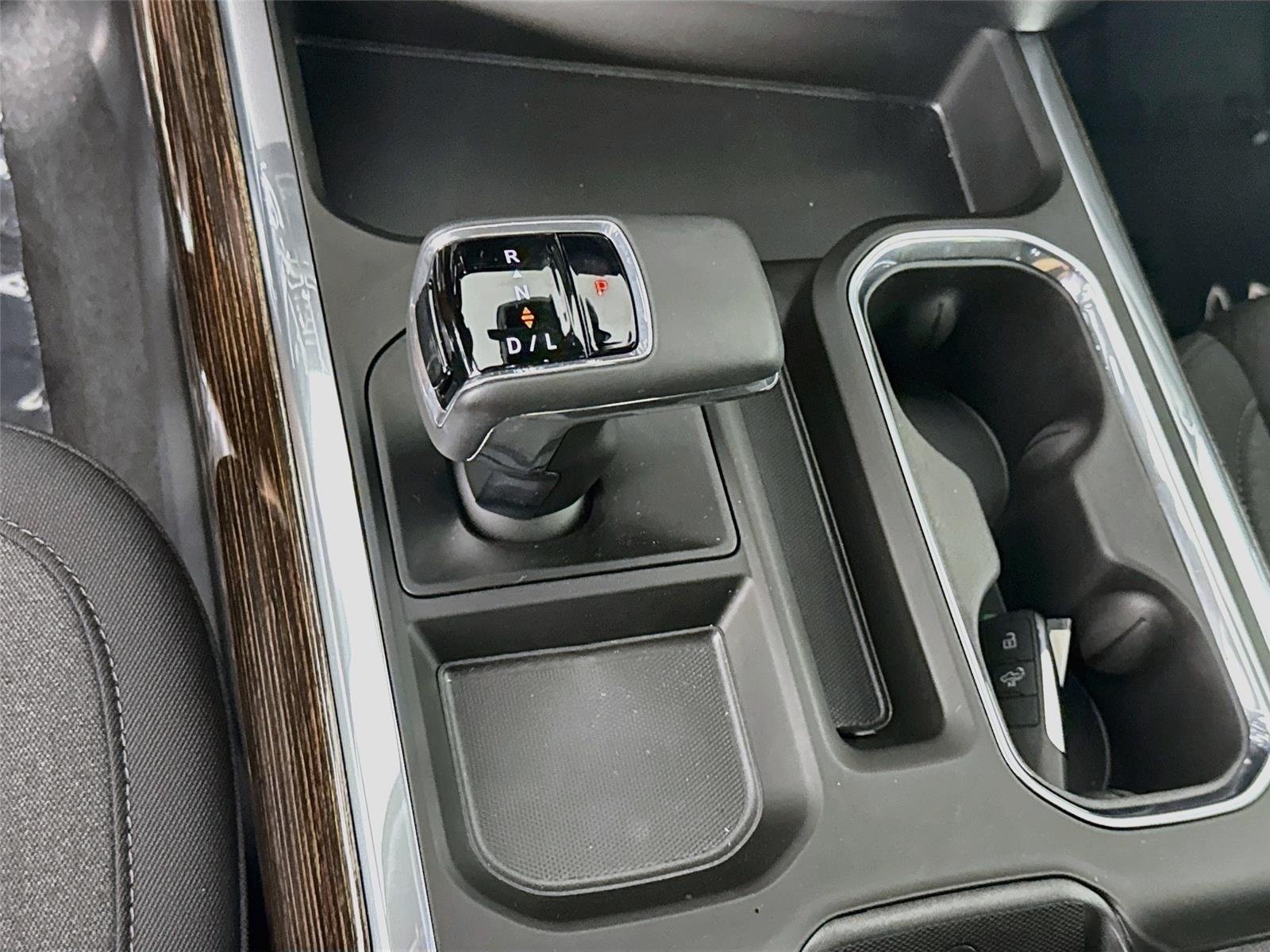 Used 2026 Summit White GMC Elevation image 18