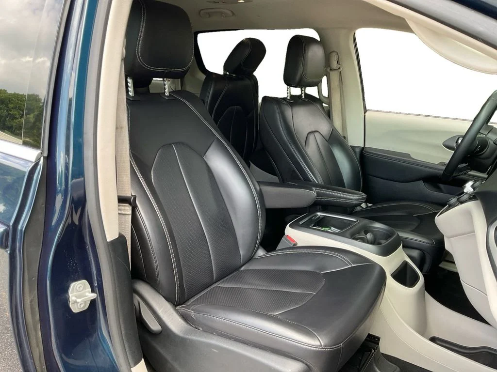 Used 2023 Blue Chrysler Touring L image 28