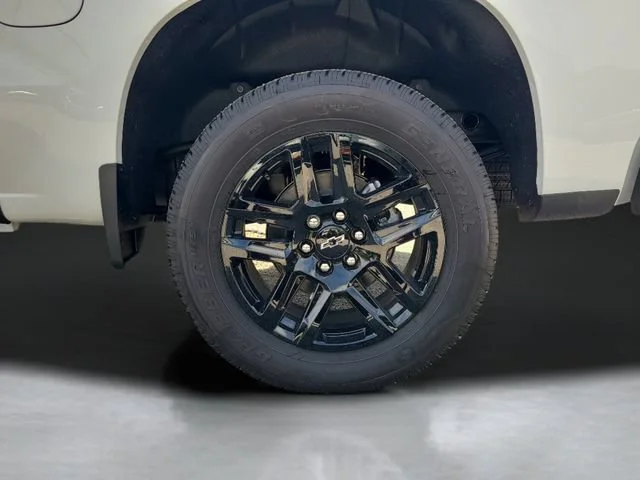 New 2026 Summit White Chevrolet RST image 34