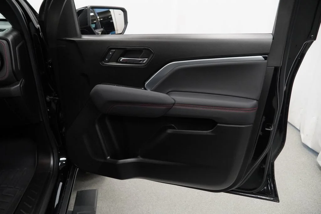 Used 2024 Black Chevrolet Z71 image 27