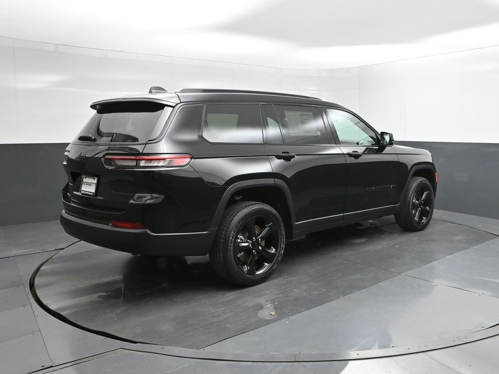 New 2025 Diamond Black Crystal Pearl-Coat Exterior Paint Jeep Altitude X image 11