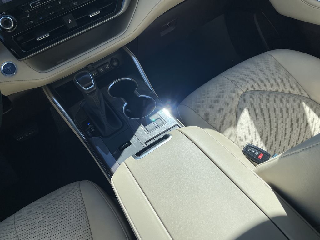 Used 2021 Black Toyota Platinum image 21