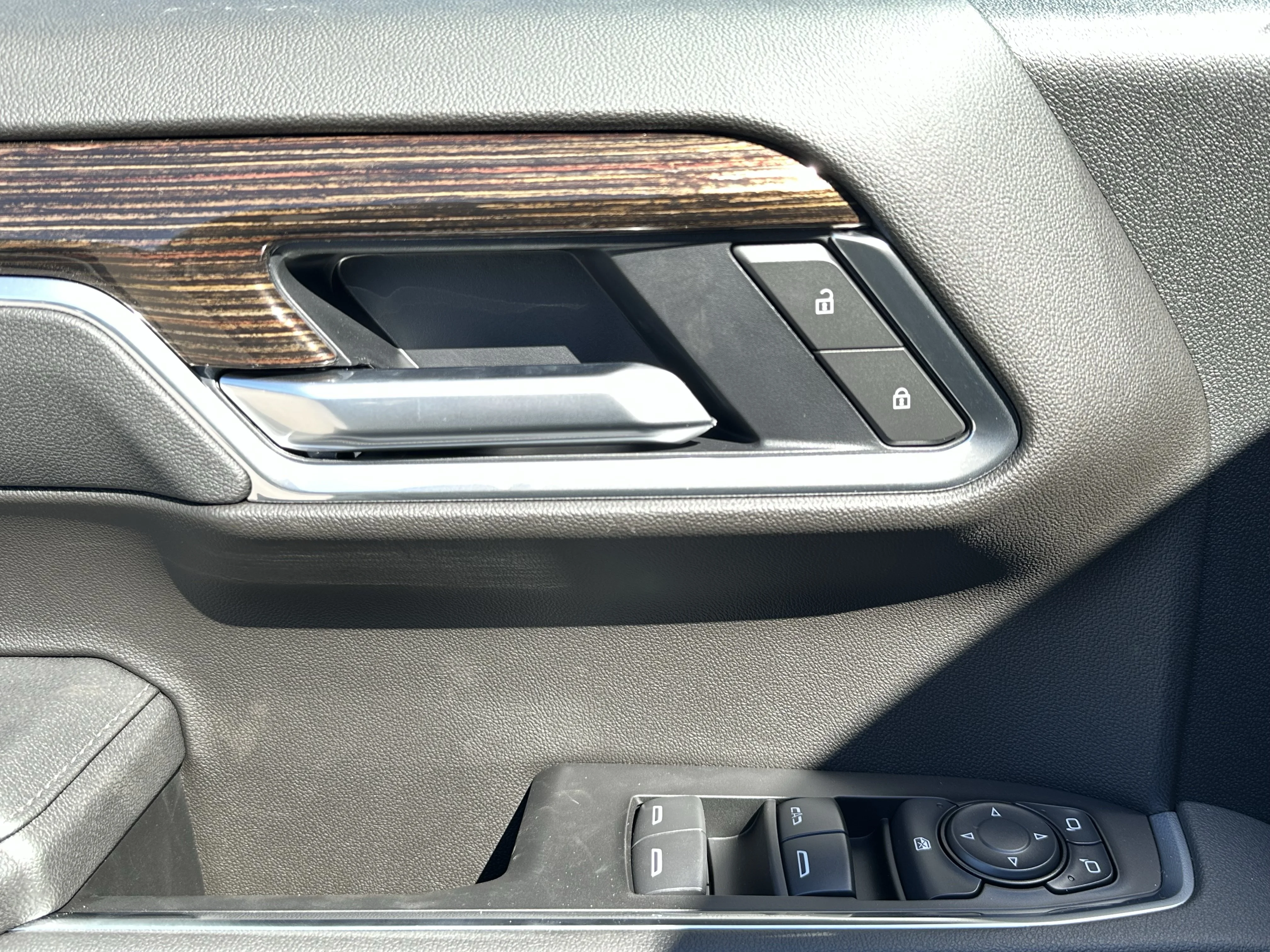 New 2026 Summit White GMC Elevation image 10