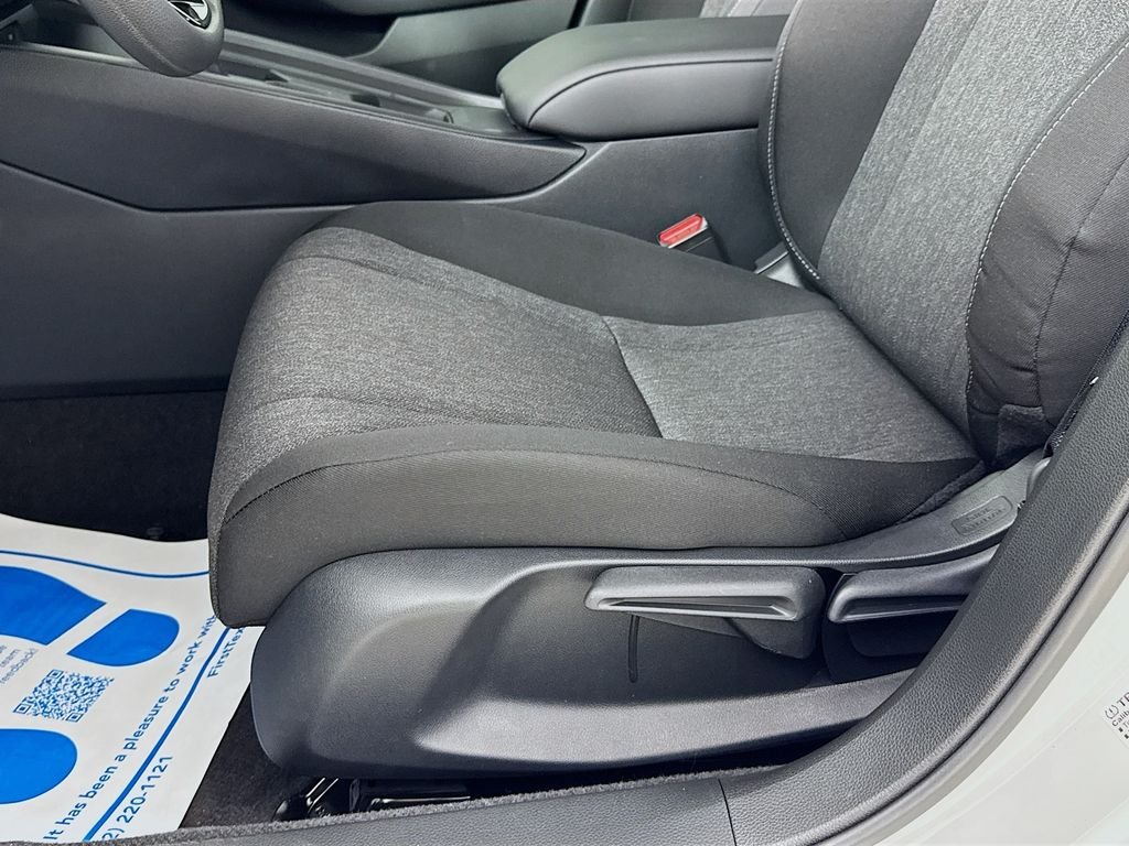 New 2026 Platinum White Pearl Honda LX image 28