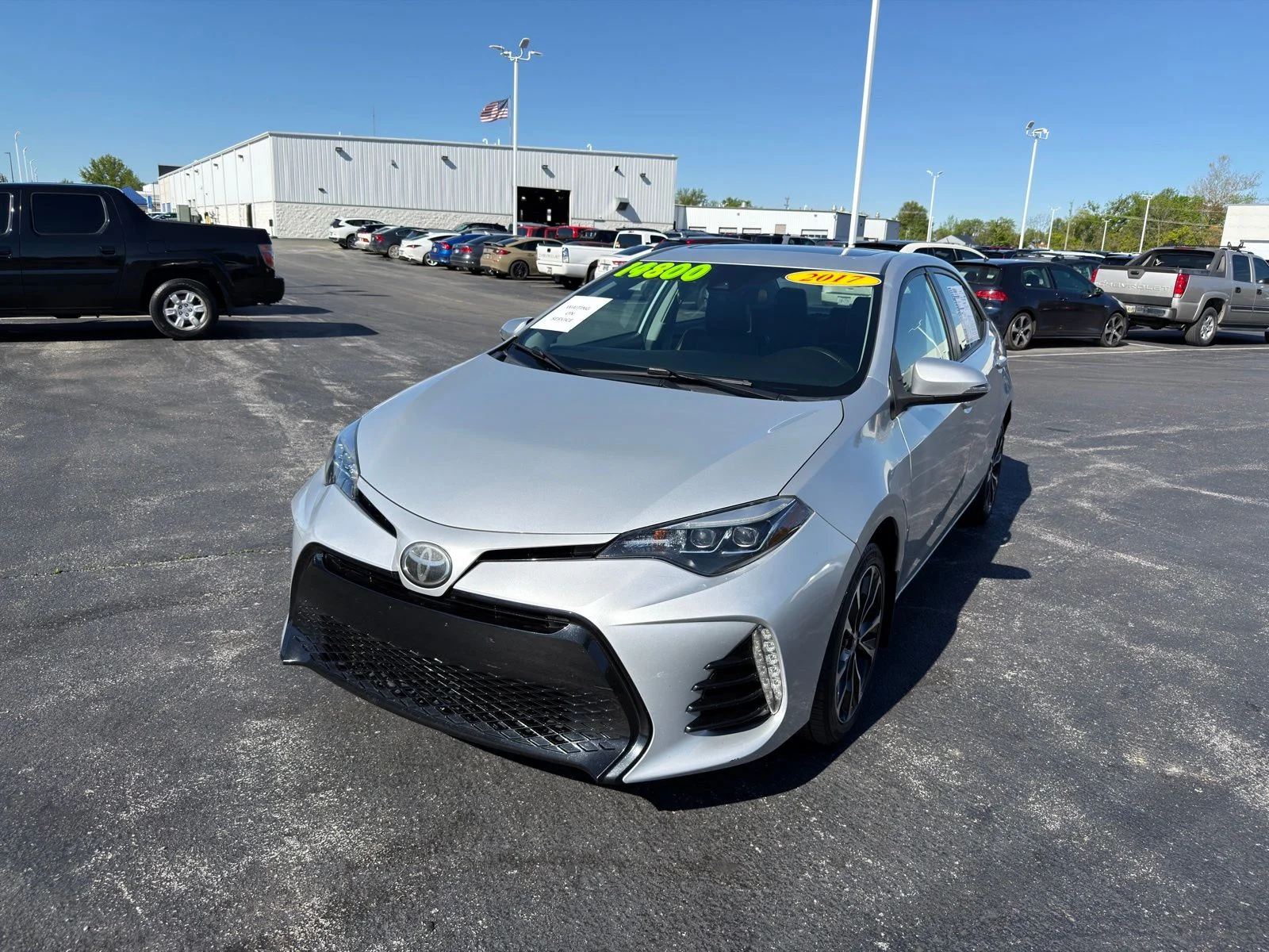 Used 2017 Toyota Corolla SE with VIN 2T1BURHE1HC890902 for sale in Lima, OH