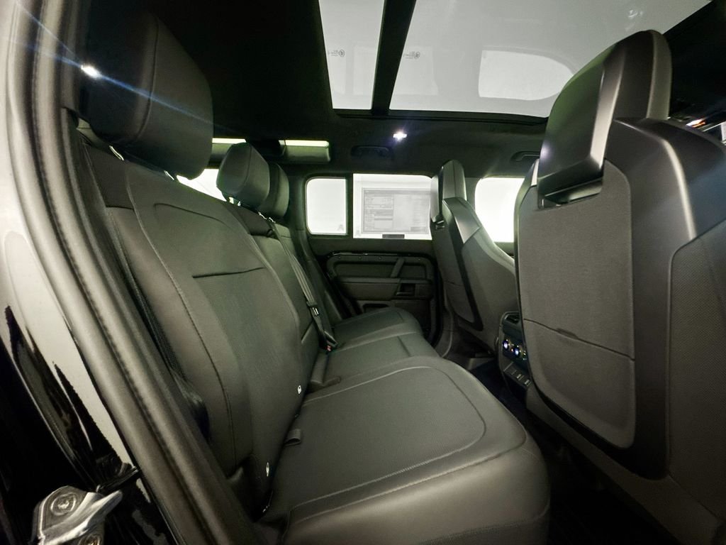 New 2026 Narvik Black Land Rover OCTA Black image 26