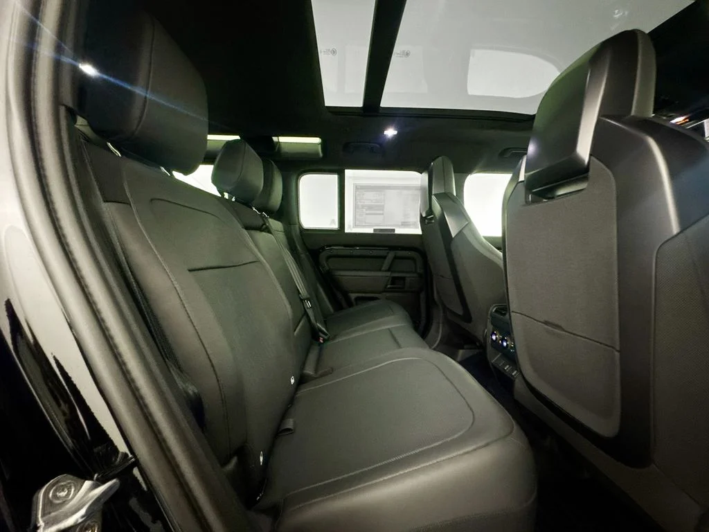 New 2026 Narvik Black Land Rover OCTA Black image 26