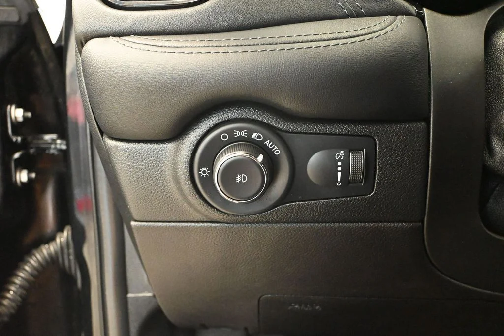 Certified Used 2022 Black Dodge Citadel image 31