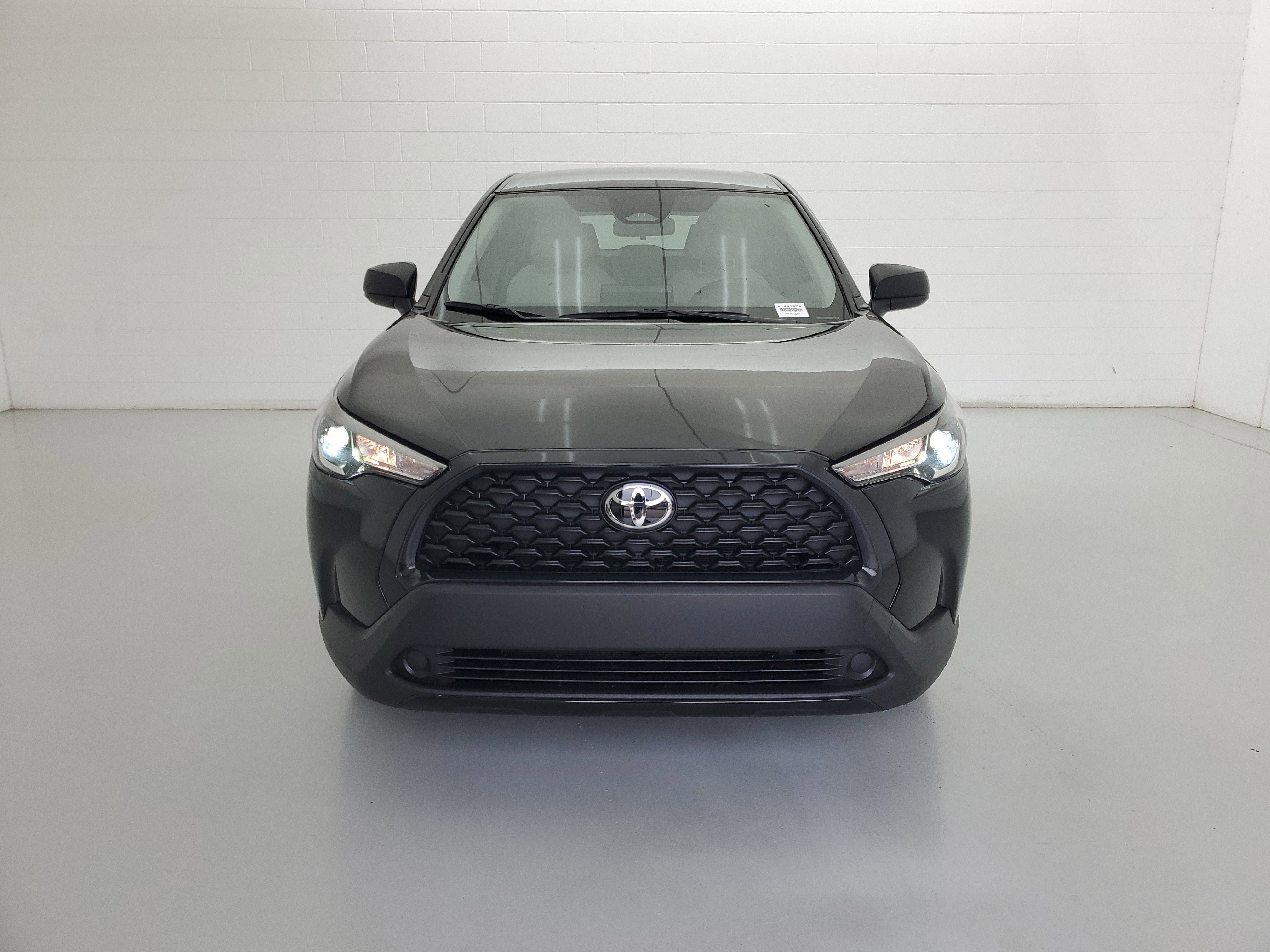 Used 2025 Jet Black Toyota L image 3