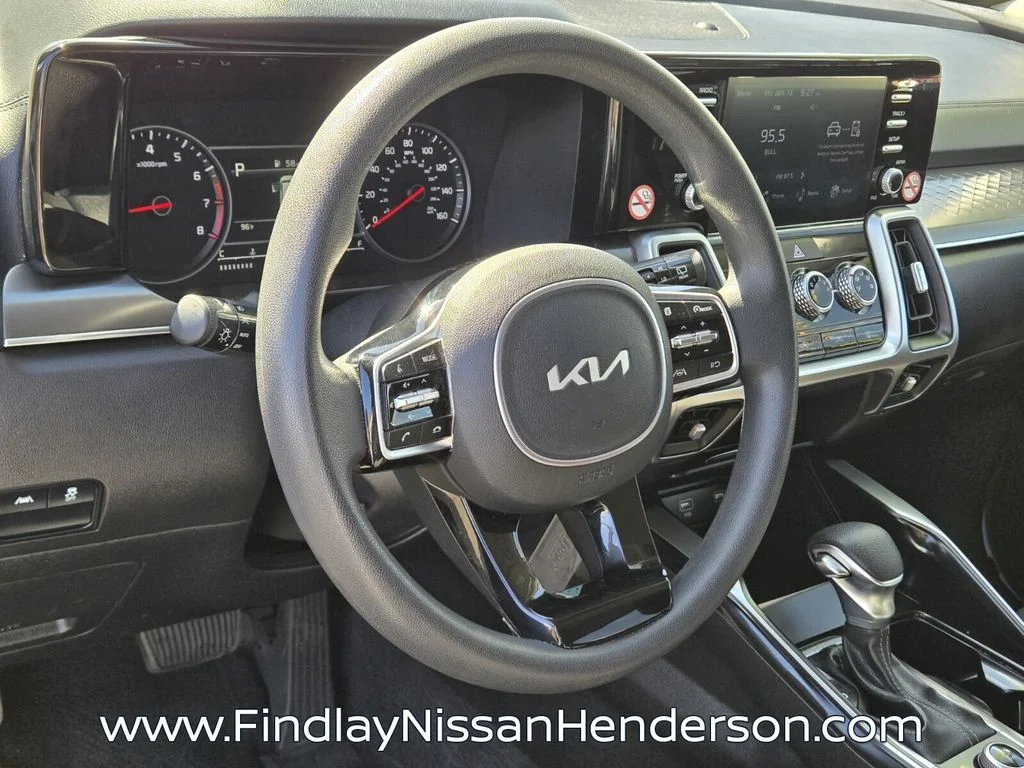Used 2022 White Kia LX image 23