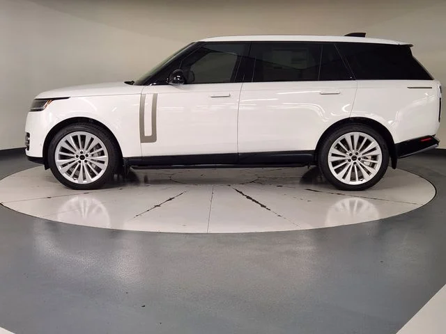 New 2026 White Land Rover SE image 5