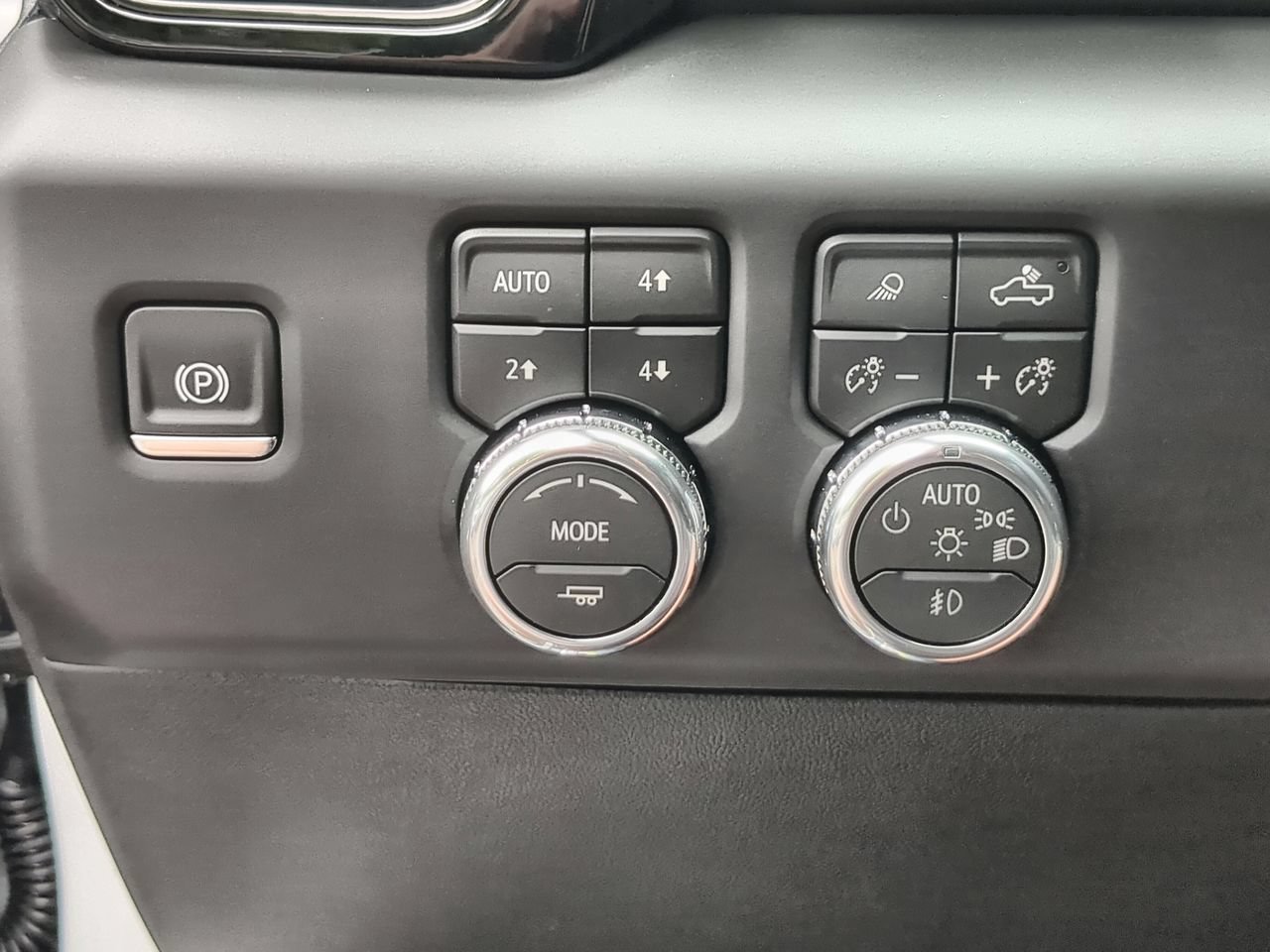 New 2026 Summit White GMC AT4 image 18