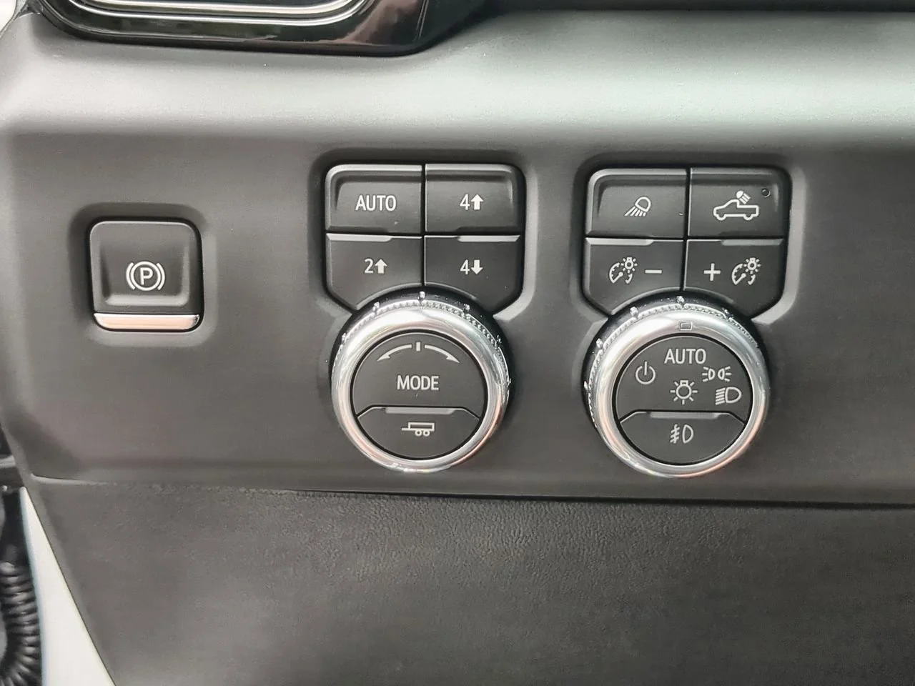 New 2026 Summit White GMC AT4 image 18