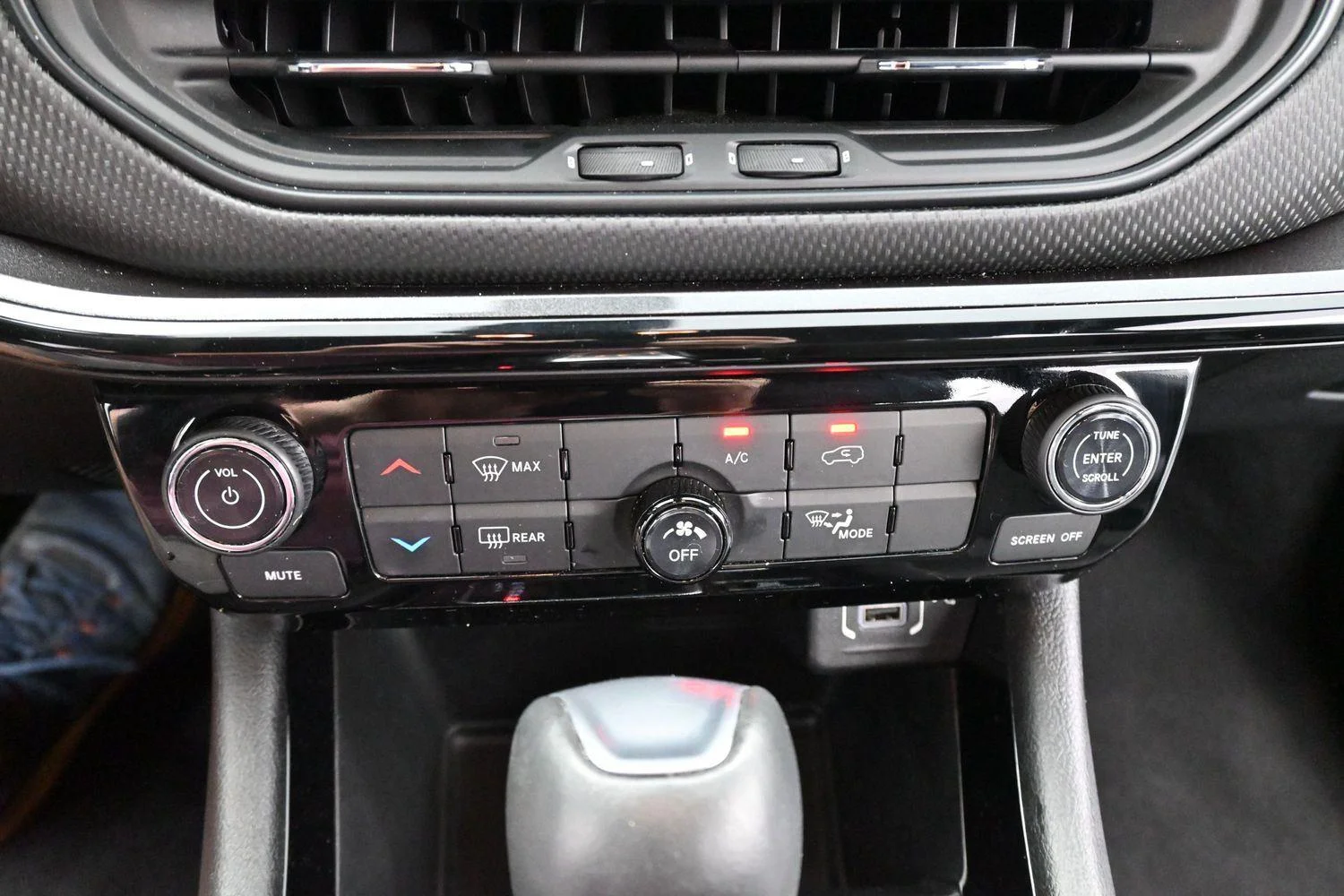 Used 2023 Bright White Clearcoat Jeep Altitude image 21