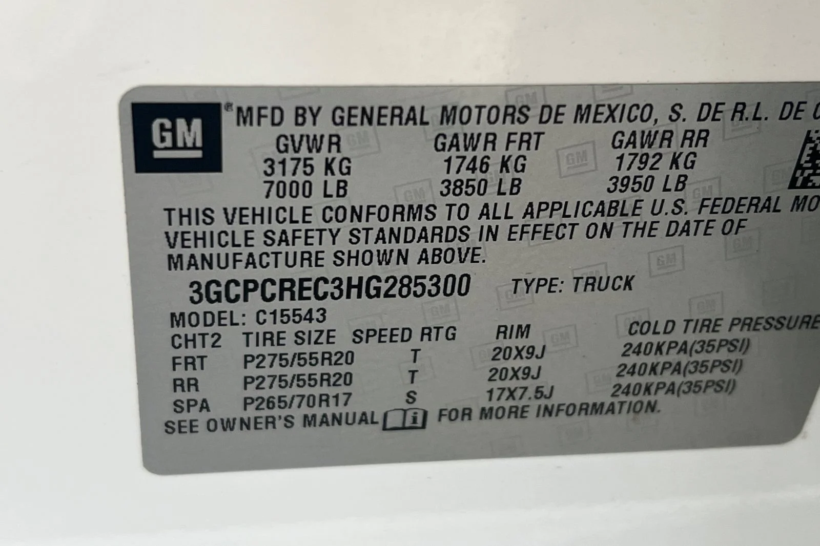 Used 2017 SUMMIT WHITE Chevrolet LT image 25