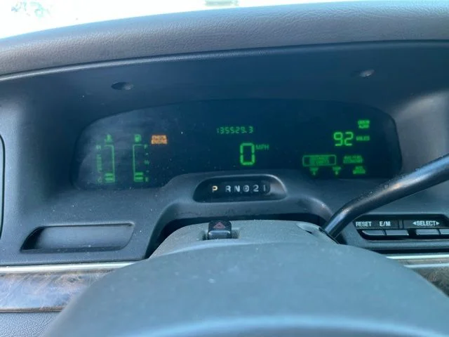 Used 2000  Ford LX image 18