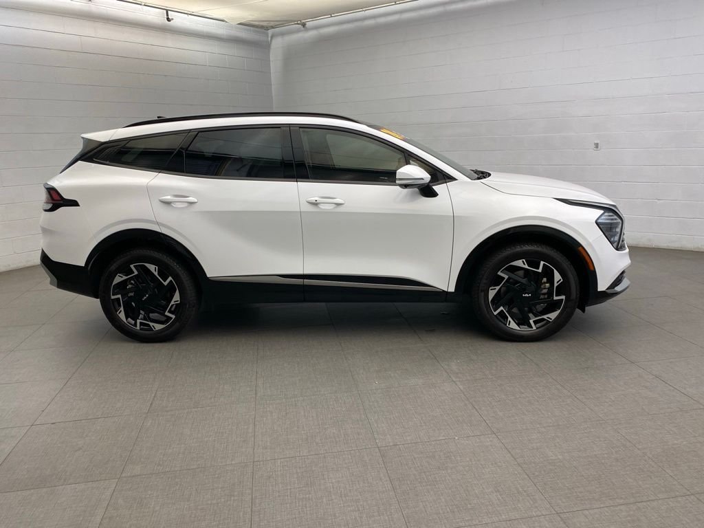 Used 2024 White Kia SX-Prestige image 8