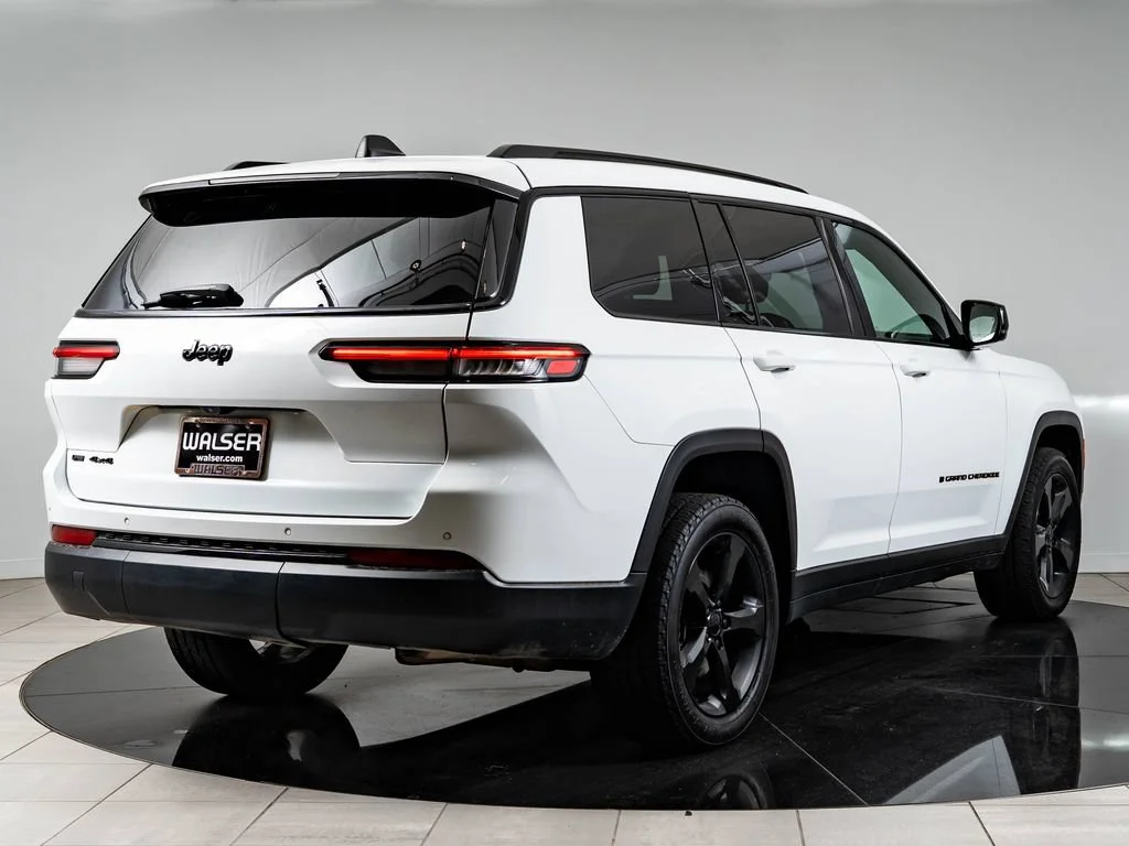 Used 2023 Bright White Clearcoat Jeep Altitude image 10