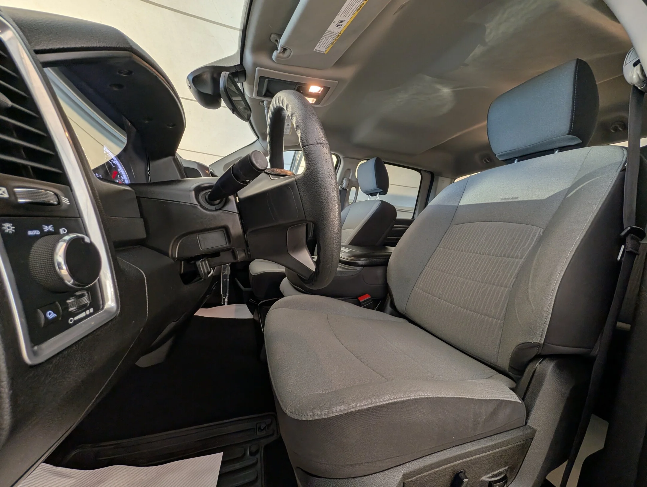 Used 2023 White RAM SLT - Trailerin Pkg - 5.7L HEMI - LOW KMS - P - SLT 4x4 Crew Cab 57 Box image 15