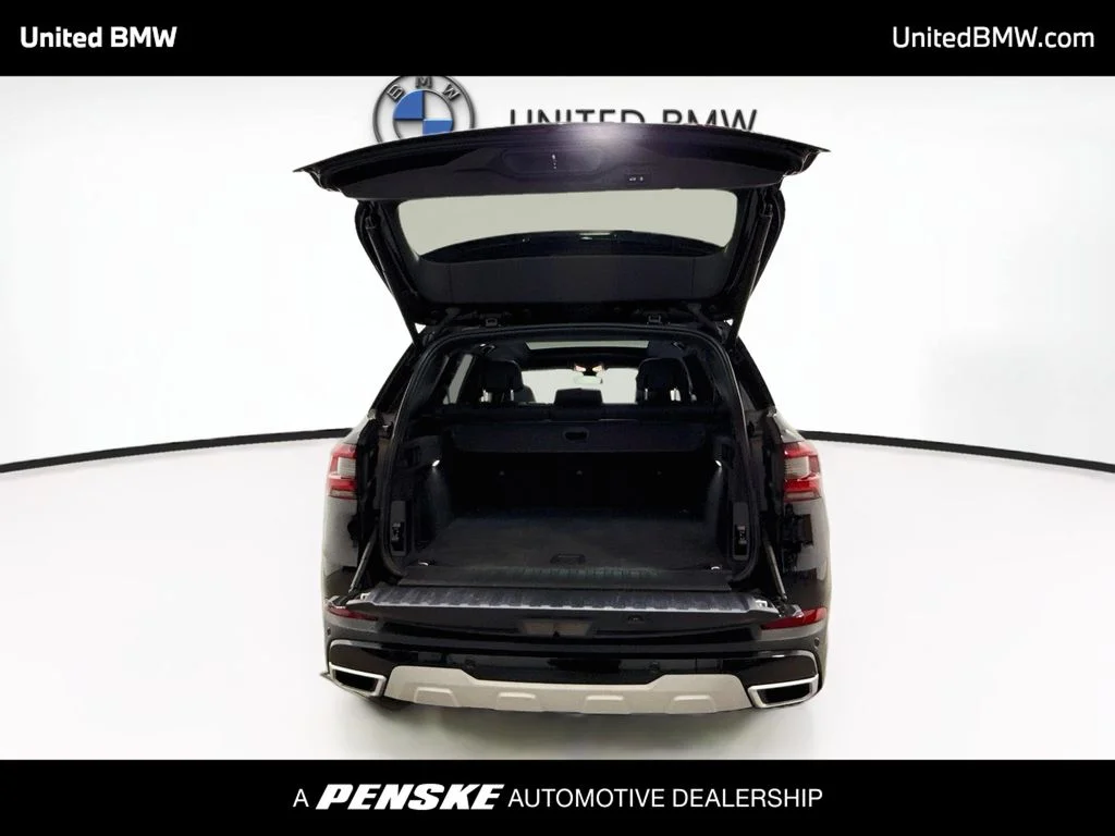 Used 2021 Black Sapphire Metallic BMW xDrive40i image 21