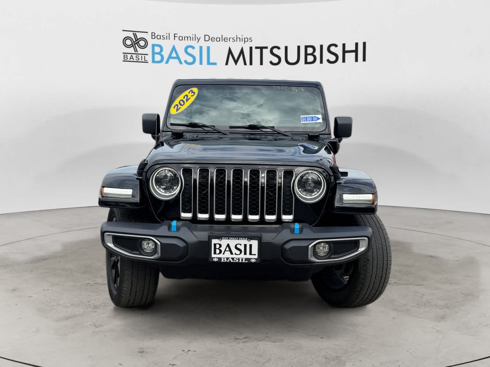 Used 2023 Black Clearcoat Jeep Sahara image 8
