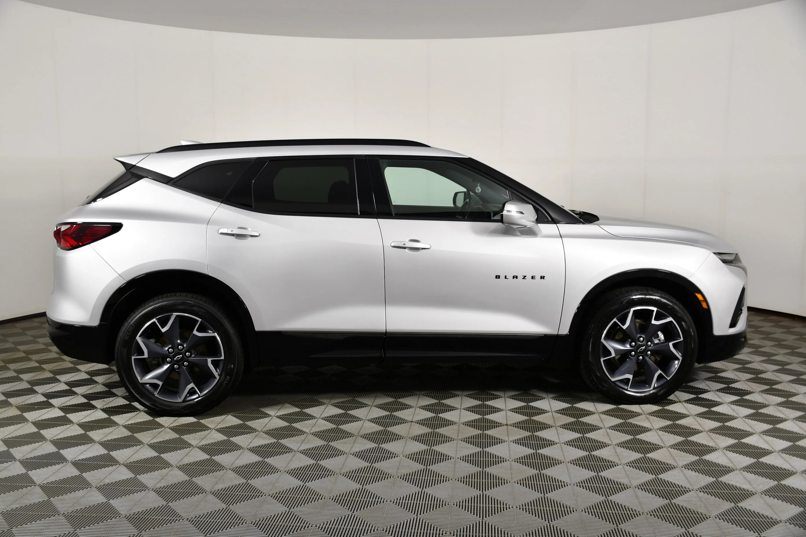 Used 2022 Silver Ice Metallic Chevrolet RS image 5