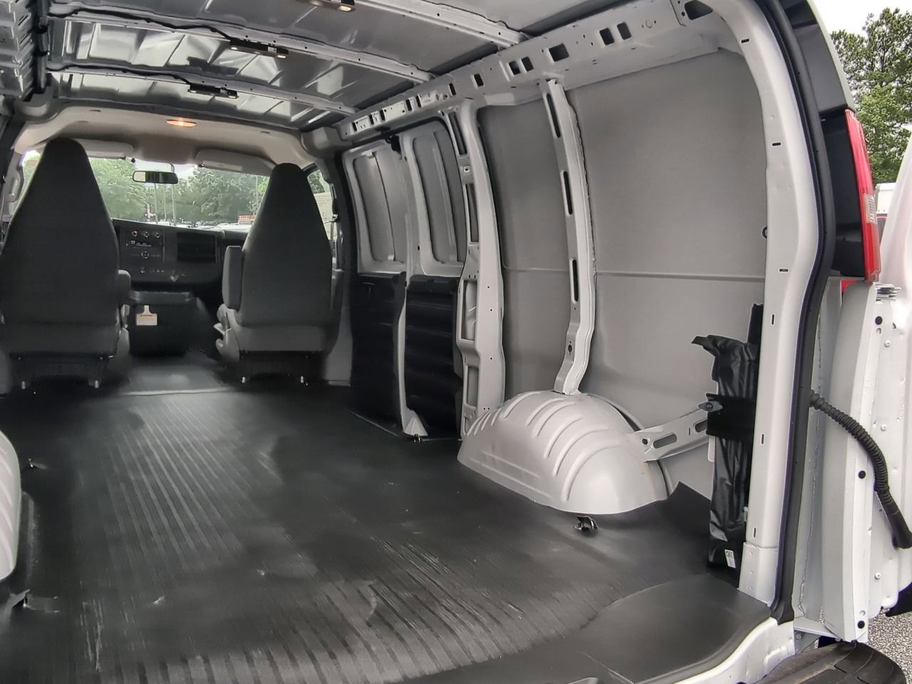 2025 Chevrolet Express Cargo Work Van - Photo 23