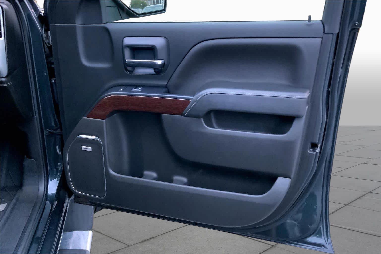 Used 2018 Dark Slate Metallic GMC SLT image 22