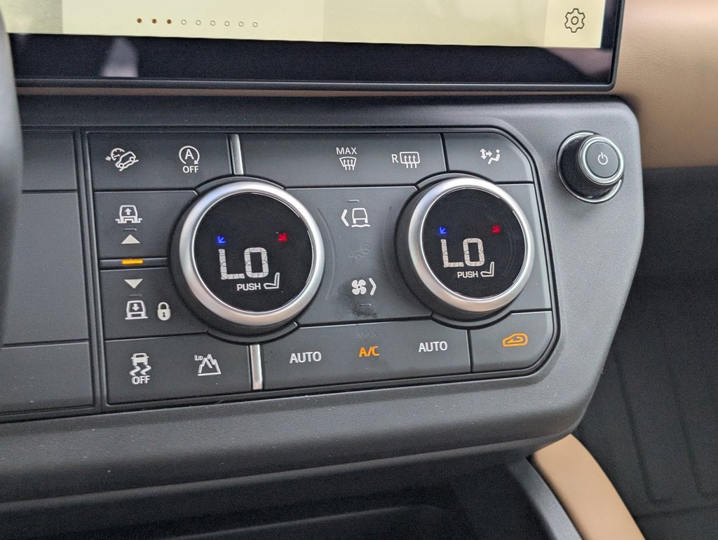 New 2026 Carpathian Grey Land Rover X-Dynamic SE image 19