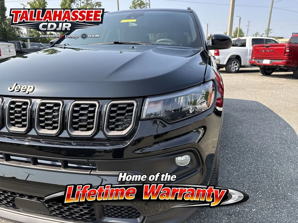 New 2026 Diamond Black Crystal Pearlcoat Jeep Latitude image 11