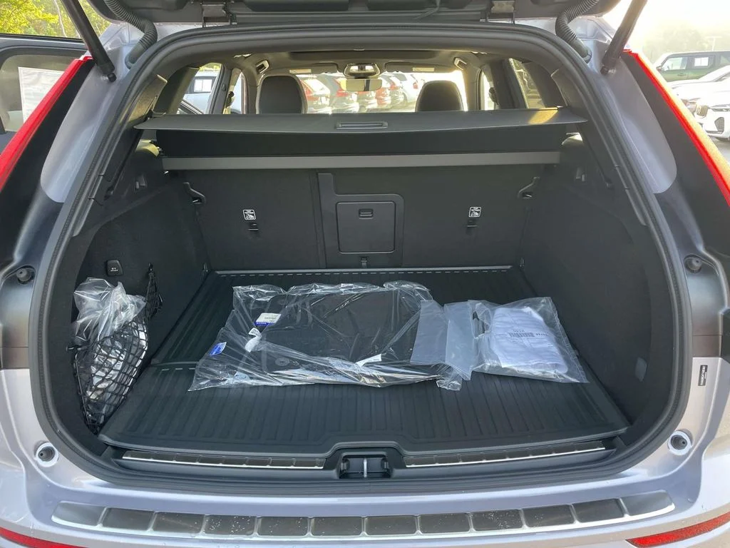 New 2026 Aurora Silver Volvo Plus image 31