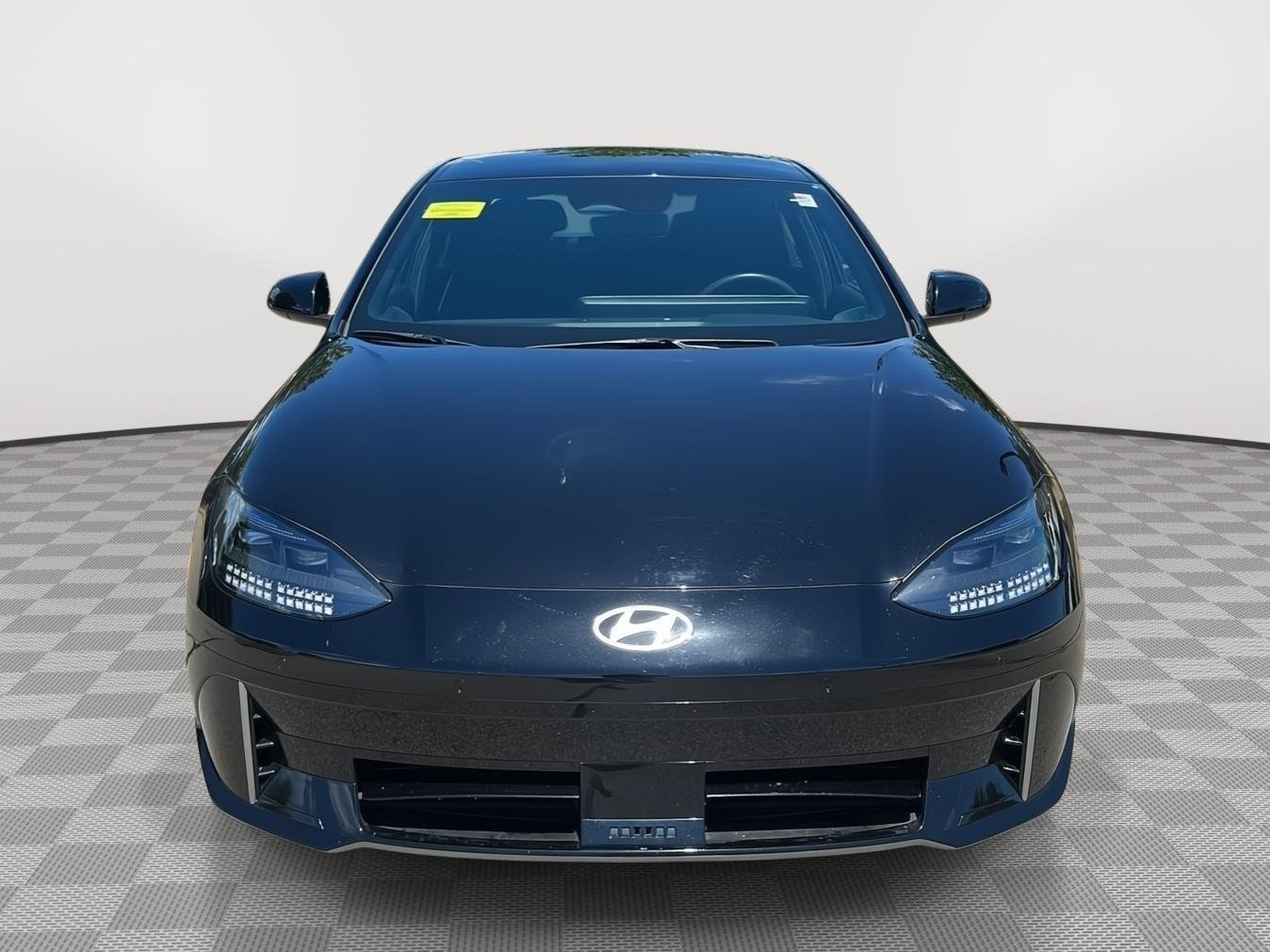 Used 2024 BLACK HYUNDAI SE image 2