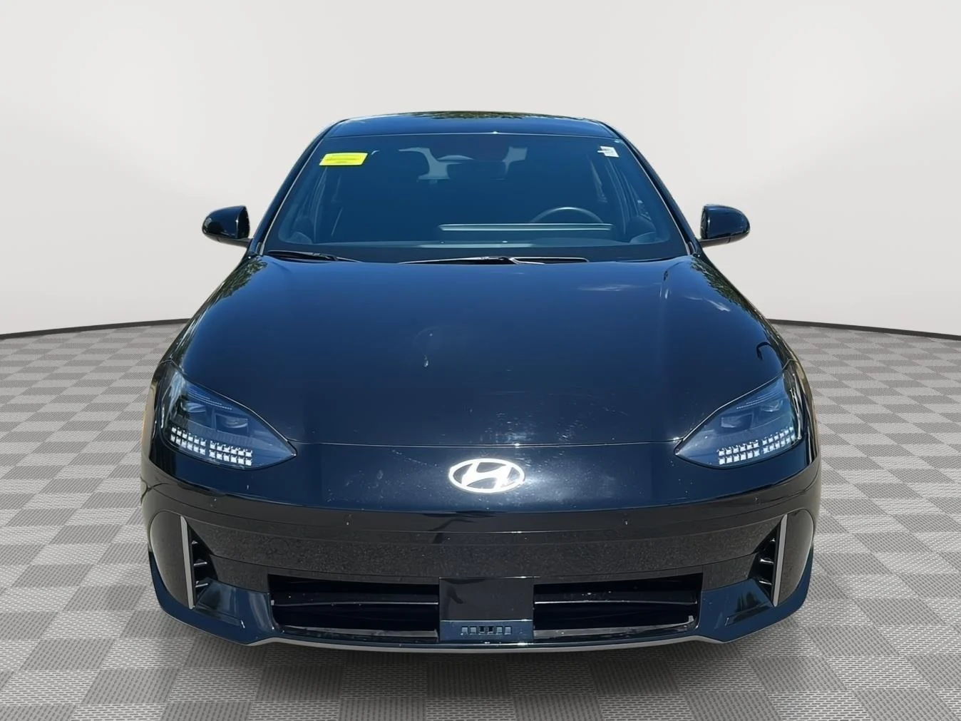 Used 2024 BLACK HYUNDAI SE image 2