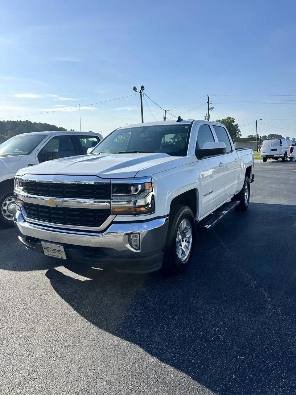 Used 2017 White Chevrolet LT 4x4 4dr Crew Cab 5.8 ft. SB image 1