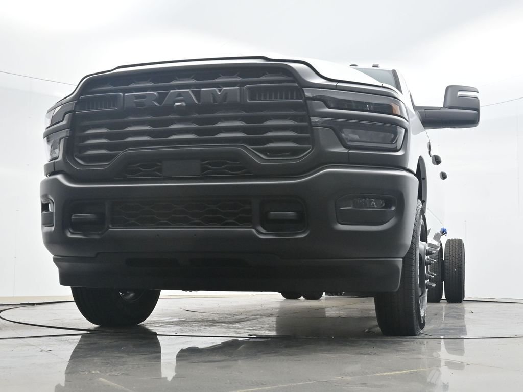 New 2026 Bright White Clearcoat RAM Tradesman image 32