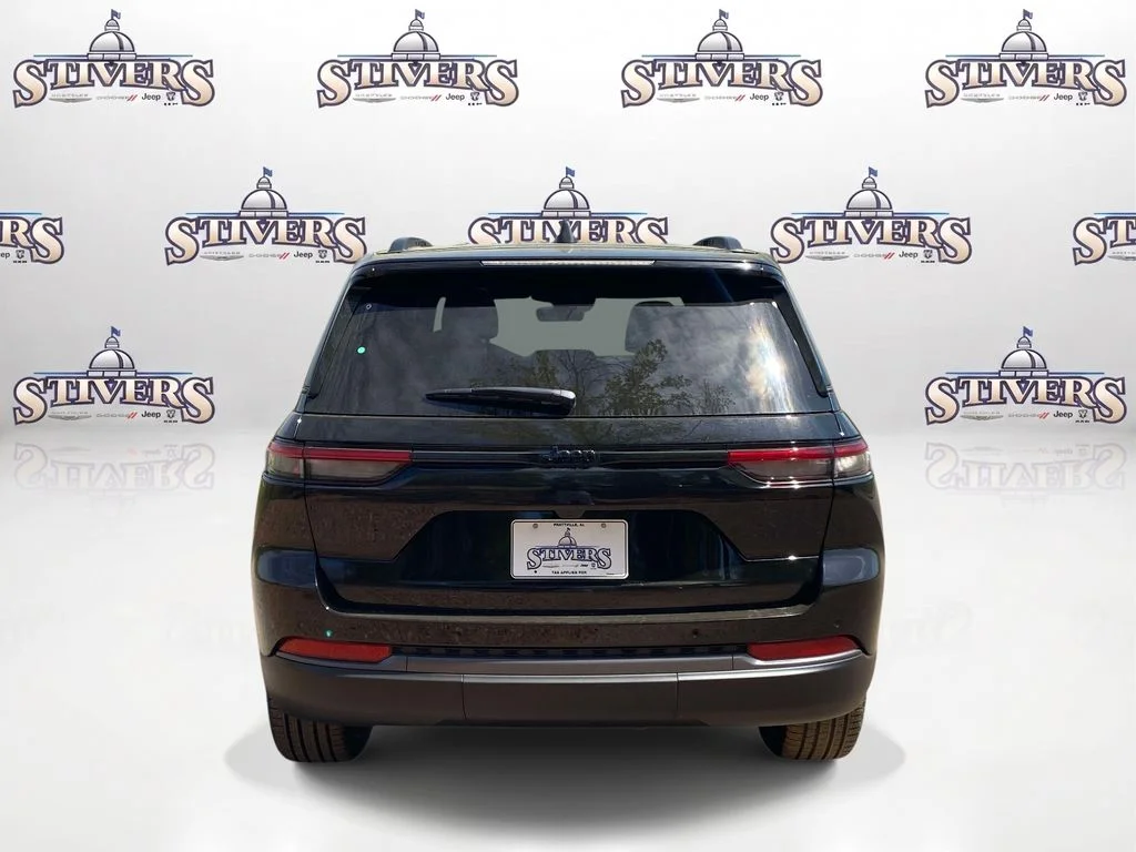 New 2026 Diamond Black Crystal Pearl-Coat Exterior Paint Jeep Limited image 6