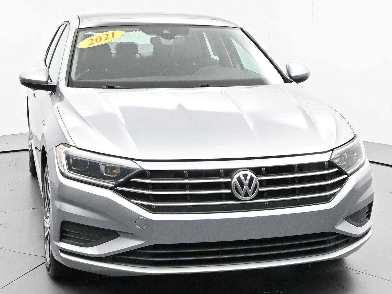 Used 2021 Pyrite Silver Metallic Volkswagen SEL image 2