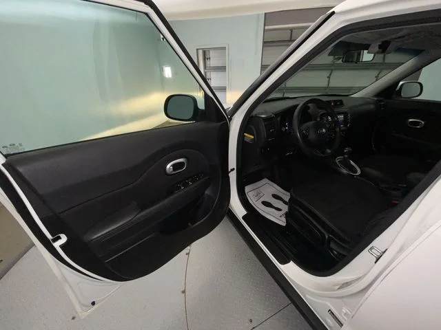 Used 2018 White Kia Plus image 11