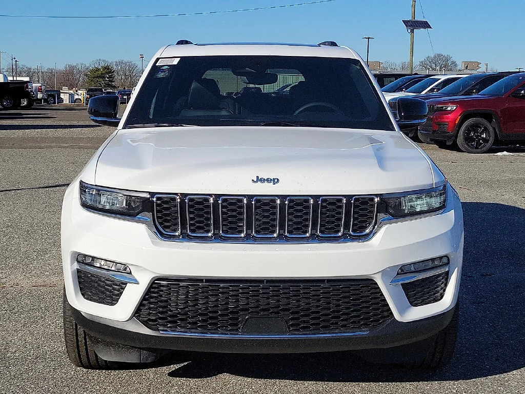 New 2024 Bright White Clear-Coat Exterior Paint Jeep  image 2